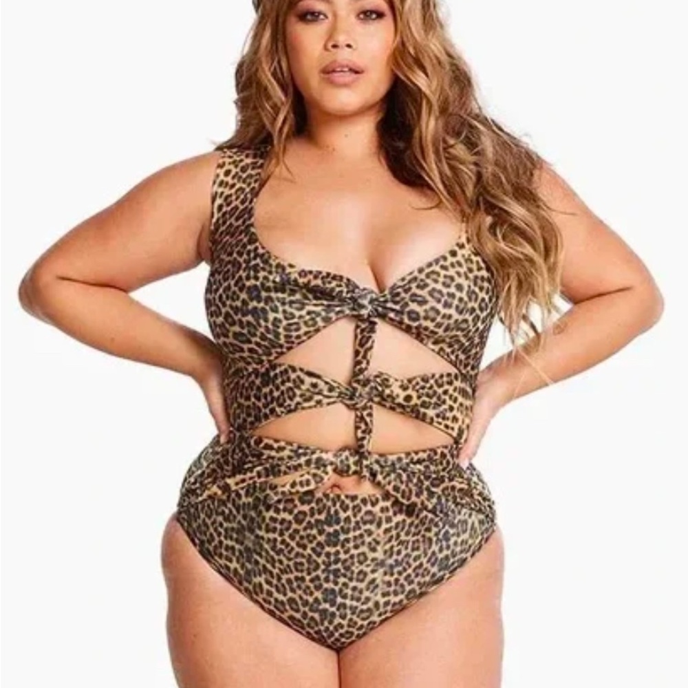 Women’s Plus Size Leopard Print One Piece Swimsuit